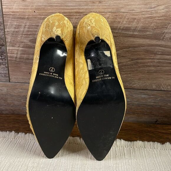 Classified Ladies Lace High Heels, Sequin and Bead Design, Size 7, Gold, Vintage - Picture 5 of 10